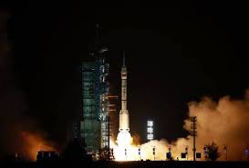 Com plano de alcançar a Lua, China envia astronauta para missão de um ano