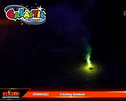 Imagine cu Person lighting a Dum Bum Crackling Green firework