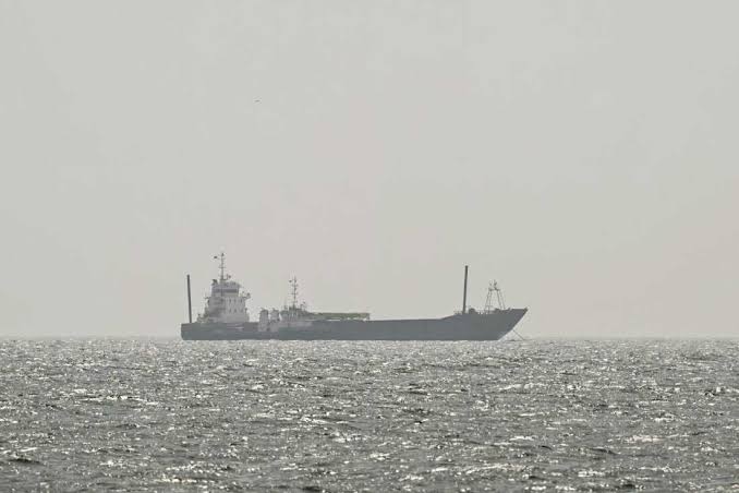 Iran's parliament reviews plan to ban U.S. and Israeli ships from Strait of Hormuz and impose tolls on others; Iran finalizes shipping-route deal with Oman