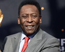 Image of Pelé holding the World Cup trophy after Brazil's victory in 1970, demonstrating his leadership and dominance in the game.