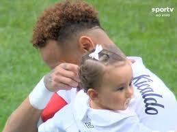 Neymar no pudo contener las lágrimas durante el himno de Brasil antes de un partido con Santos