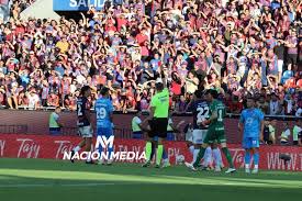 Éver Almeida: Récord de Superclásicos y Estrategias Sorprendentes en Olimpia