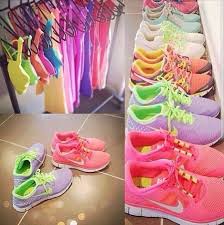 Znalezione obrazy dla zapytania sneakers fluo