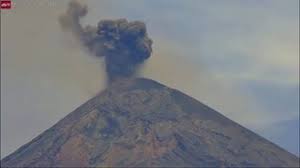 Fuertes explosiones, lava y cenizas a más de 6.000 metros de altura: alerta por el volcán de Fuego