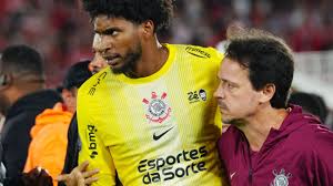 Santa Fe x Corinthians na Libertadores termina em confusão, e Diniz 'escolta' Hugo Souza até túnel do vestiário
