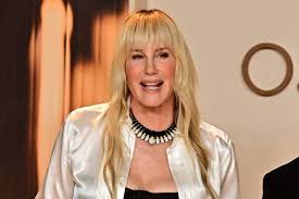 Daryl Hannah acusa série sobre John Kennedy Jr. de espalhar mentiras e diz receber ameaças
