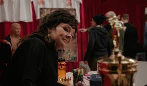 LAW & ORDER: SPECIAL VICTIMS UNIT: Watch Melissa McCarthy Surprise Mariska Hargitay on the Set of 'Gimmick'