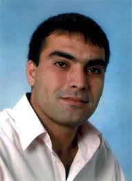 Der 34jährige Faisal Haidari kennt Afghanistan sehr gut. Er wurde in Herat geboren und hat viele Jahre in Kabul gelebt. Heute lebt Faisal Haidari in ... - FaisalHaidari