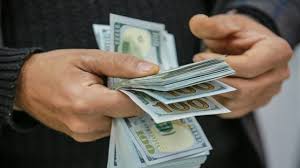 أسعار الدولار بالسوق العراقية تعود الى طبيعتها لأول مرة منذ فترة |...