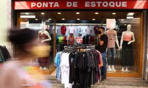 Lojistas fazem "Dia Livre de Impostos" no Brasil; descontos chegam a 70%