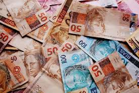Governo trabalha com salário mínimo de R$ 1.717 em 2027; entenda