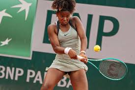 Victória comete muitos erros e cai na semifinal juvenil de Paris