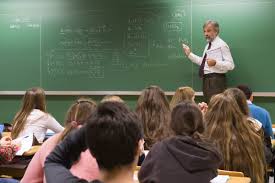 Resultado de imagen para persona dando una clase