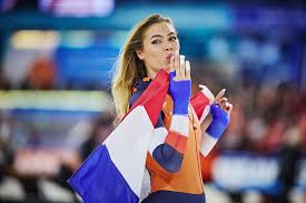'World's Hottest Speed Skater' Jutta Leerdam Arrives For Winter Olympics, Kay Adams Attacks Gronk & Lasagna