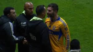 ¡André-Pierre Gignac se calentó con el árbitro Luis Enrique Santander en la Final! (VIDEO)