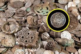 ¡Tesoro Vikingo Desenterrado! Hallazgo Histórico en Suecia Asombra al Mundo