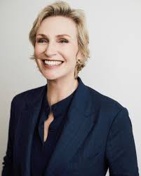 Jane Lynch, MFA ’84, to deliver Convocation address May 21