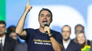 Flávio Bolsonaro tem duas opções para vice – mas ainda não decidiu