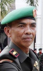BANDA ACEH - Kolonel Inf Abdul Rachim, Kamis (27/10) pagi, dilantik menjadi Komandan Korem (Danrem) 011/Lilawangsa (LW) menggantikan Kolonel Inf Deni K ... - 271011foto.24_