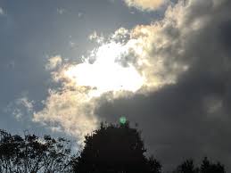 Frente fria deve derrubar temperaturas e trazer chuvas e temporais ao Paraná; veja a previsão do tempo