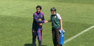 Sara Monforte y Pere Romeu escenifican un derbi con cordialidad en la previa