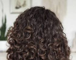 Image de Curly hair with colorful highlights