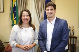 No 1º turno, Raquel Lyra (48%) e João Campos (43%) estão tecnicamente empatados na liderança