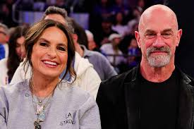 Mariska Hargitay and Christopher Meloni Hold Hands at Knicks Game