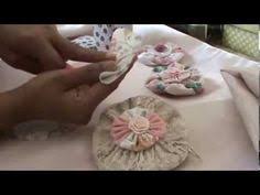 Résultat de recherche d'images pour "3-D fabric flowers quilt patterns"