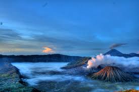 GAMBAR GUNUNG BROMO JAWA TIMUR TERBARU DARI AWAN