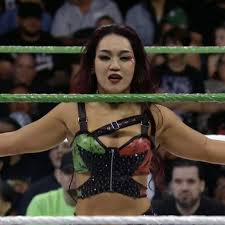 Triplemanía 女王战三巨头面具实测：La Hiedra、Faby Apache、Roxanne Perez 谁的做工最坑新手