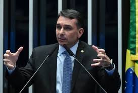 Flávio Bolsonaro registra ocorrência após sofrer ameaça nas redes