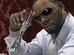 EXCLUSIVE: R. Kelly Needs 10 Naked Girls for His Album “Package”. by Roger Friedman - November 3, 2013 11:04 pm. R. Kelly, you old dog ! - R-Kelly-