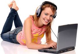 Chica chateando