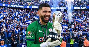 Andrés Gudiño confesó que se quiere quedar por un largo tiempo en Cruz Azul tras ganar la Décima