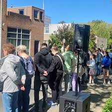 Liveblog erehaag Jade Kops | Steeds meer mensen langs route - Dit is route waar je kunt gaan staan