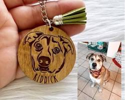 wooden keychain with a pet portraitの画像