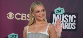 Kelsea Ballerini Gets Fans Mentally Prepared For Her 2026 Grammy Appearance