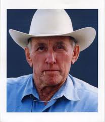 ... który w tamtych czasach zarabiał pracując jako kowboj i właśnie przyjechał z Nevady w odwiedziny. Tom i Bill Dorrance&#39;owie zwykli razem siadać i ... - rayhunt