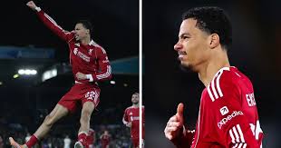 Hugo Ekitike acaba con la sequía con dos goles en tres minutos ante el Leeds