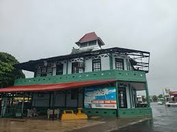 Torbellino daña el techo de la antigua Capitanía de Puerto en Puntarenas (video)