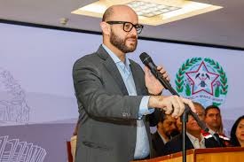 Governo de MG diz que saída do ex-secretário de Educação foi motivada por investigação da CGE e nega decisão 'em comum acordo'