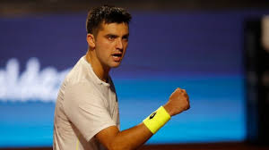 Tom&aacute;s Barrios celebrando un punto en torneo ATP Challenger con raqueta en mano