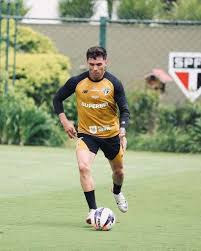 Lateral é afastado pela diretoria do São Paulo