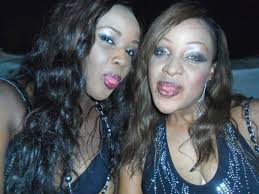 La jet-setteuse Awa Faye et sa jumelle : toujours inséparables, elles sont ici au Vip Club à la soirée anniversaire des rappeurs. - 4793994-7167507
