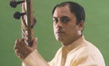 Vinayak Chittar est un artiste de la célèbre école de sitar du nord de l&#39;Inde : Imdad Khan Gharana. La musique de Vinayak est d&#39;une remarquable subtilité ... - vinayak1