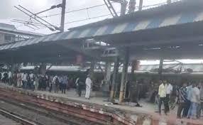 ठाणे: मुंबई में लोकल ट्रेन से गिरकर पांच लोगों की मौत, जानें कब, कहां और कैसे हुआ हादसा