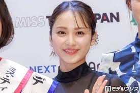 平祐奈、ショーパンから美脚スラリ「脚綺麗すぎ」「遠くからでも分かるスタイルの良さ」の声（モデルプレス）