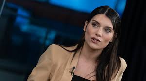 Eva De Dominici: ¿Cómo se desarrolló la complicación tras su mastopexia tras gigantomastitis?