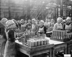 Frauen Rüstungsindustrie Fabrik Deutschland zweiter Weltkrieg